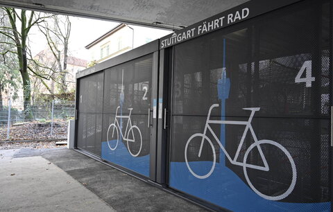 Erste Fahrrad-Sammelgarage in Stuttgart, erste Kienzler Sammelgarage fundamentfrei in Containerbauweise (mobil) Erste Fahrrad-Sammelgarage in Stuttgart, erste Kienzler Sammelgarage fundamentfrei in Containerbauweise (mobil)