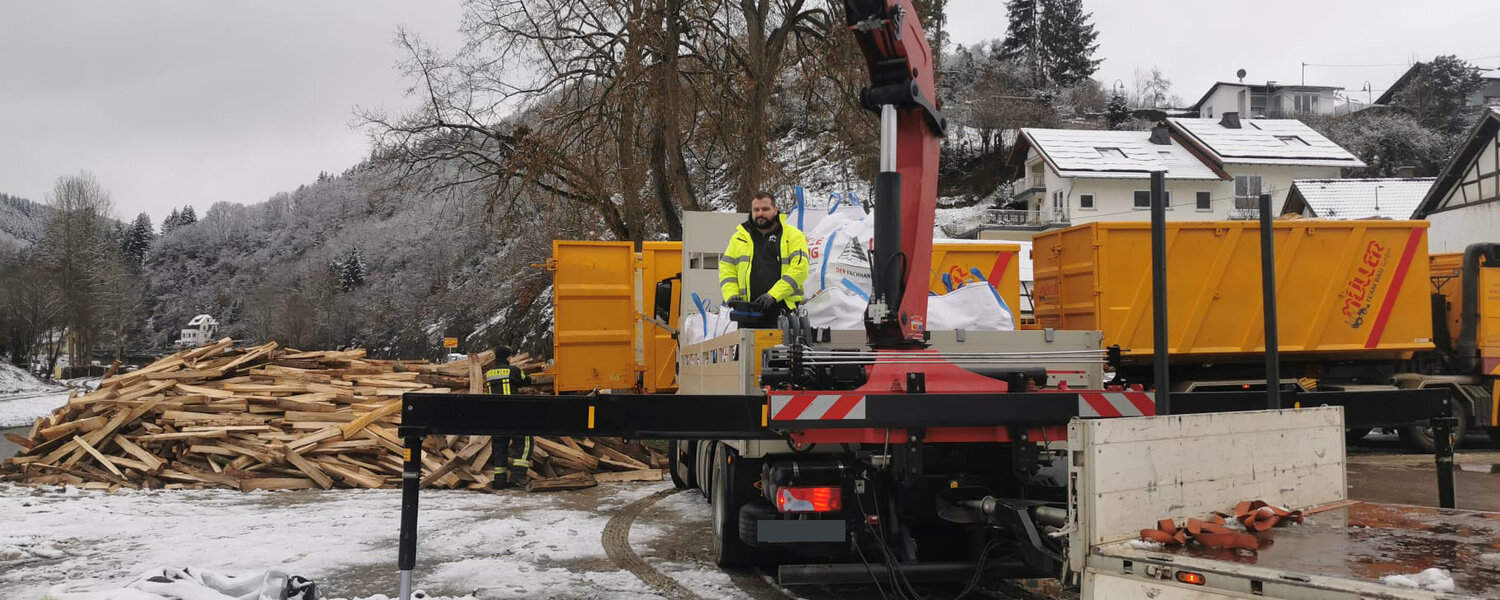 Tolle Brennholz-Spendenaktion für das Ahrtal aus dem Raum Niedereschach