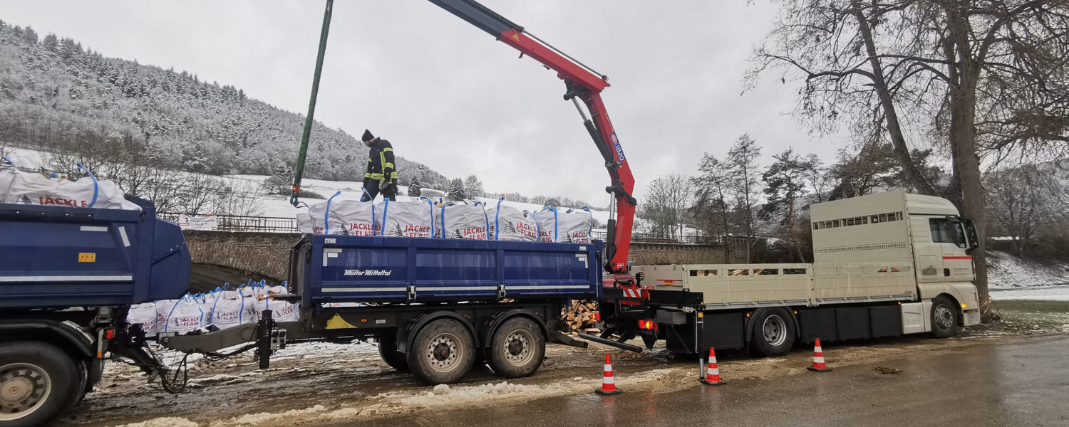 Tolle Brennholz-Spendenaktion für das Ahrtal aus dem Raum Niedereschach