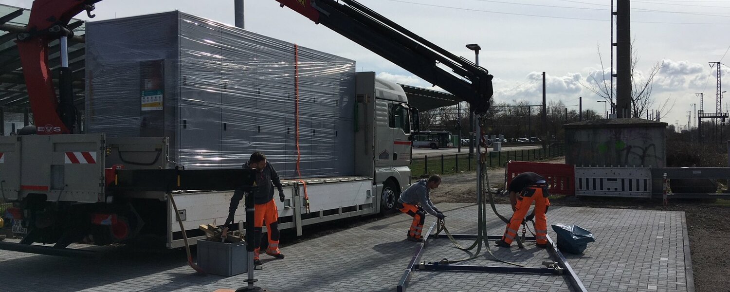 DeinRadschloss Fahrradboxen werden in Oberhausen-Sterkrade angeliefert und montiert