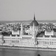 Eine Produktionsniederlassung entsteht in der Nähe von Budapest. Ungarisches Parlament