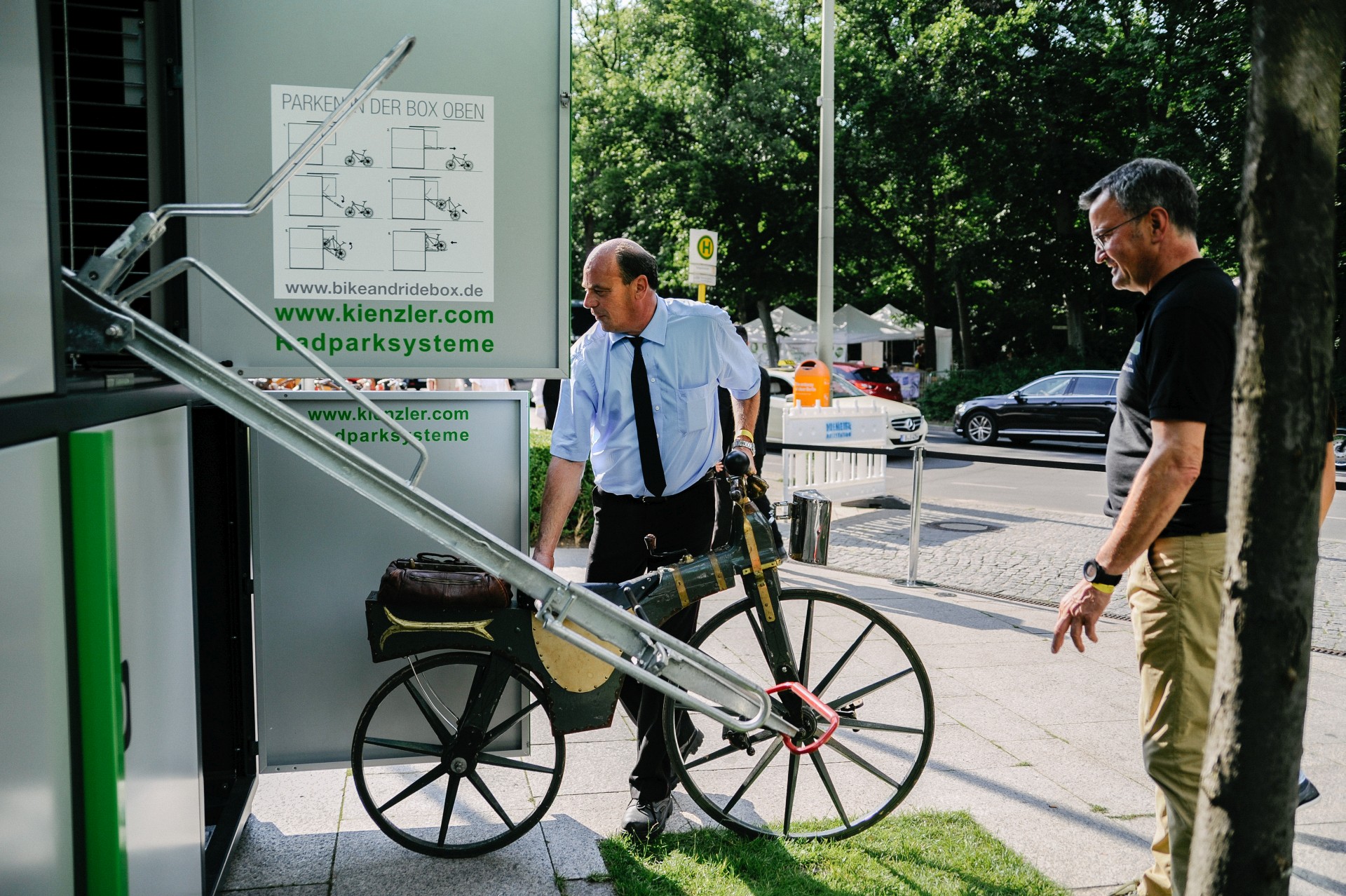 Auch historische Räder parkten in einer Bike and Ride Box