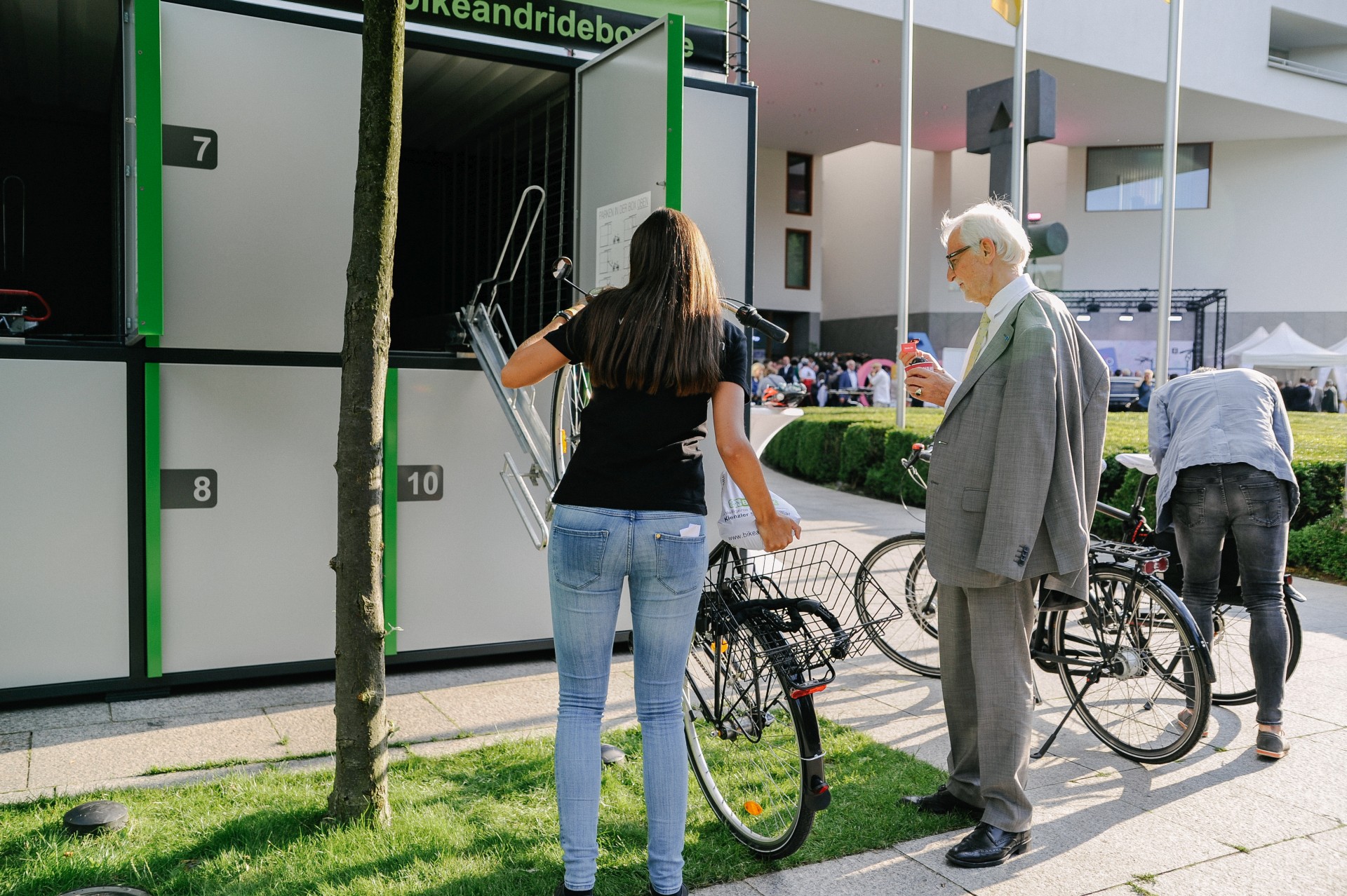 Vielen Gästen wurde das Parken eines Rades in der unteren als auch in der oberen Box gezeigt