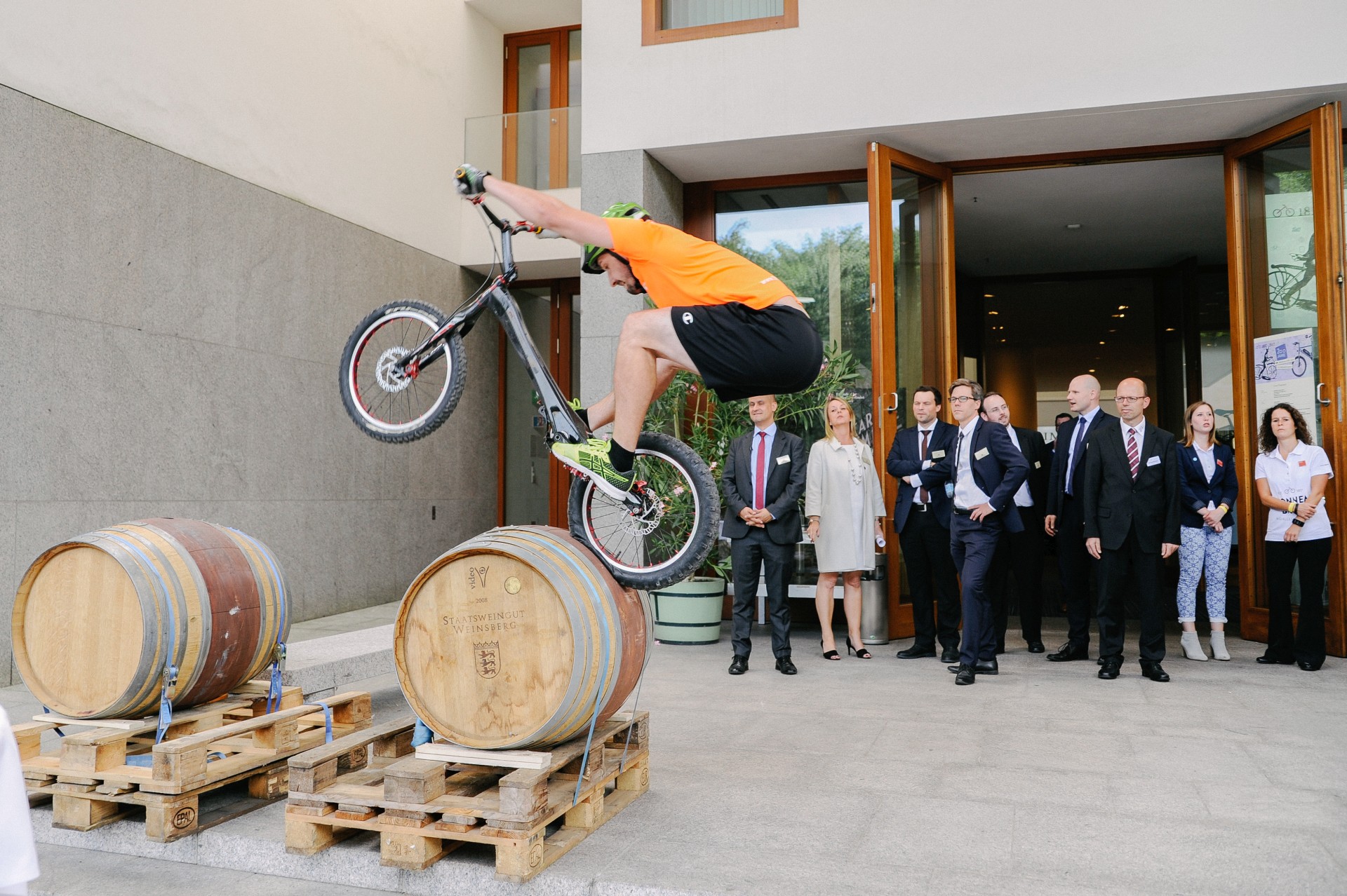 Sport-Entertainer Daniel Rall zeigte sein Können auf dem Vorplatz der Landesvertretung