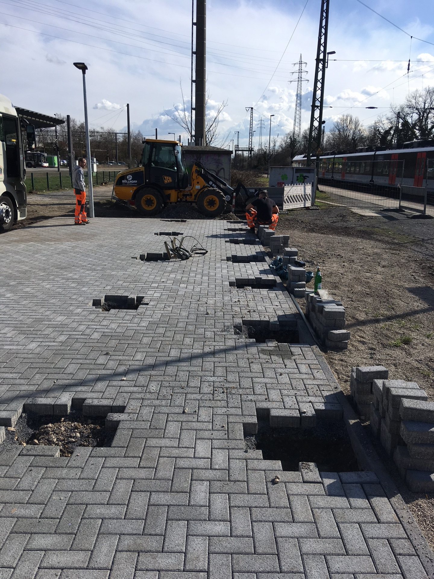 Auch die Bauteile für die DeinRadschloss-Sammelabstellanlage wurden angeliefert und befinden sich in der Montage