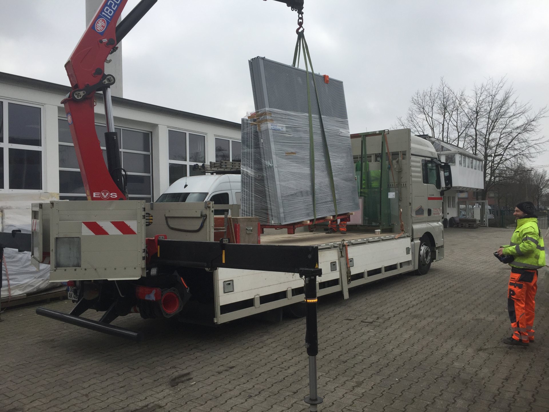 Montage Lochbleche für die DeinRadschloss-Sammelabstellanlage in Oberhausen-Sterkrade