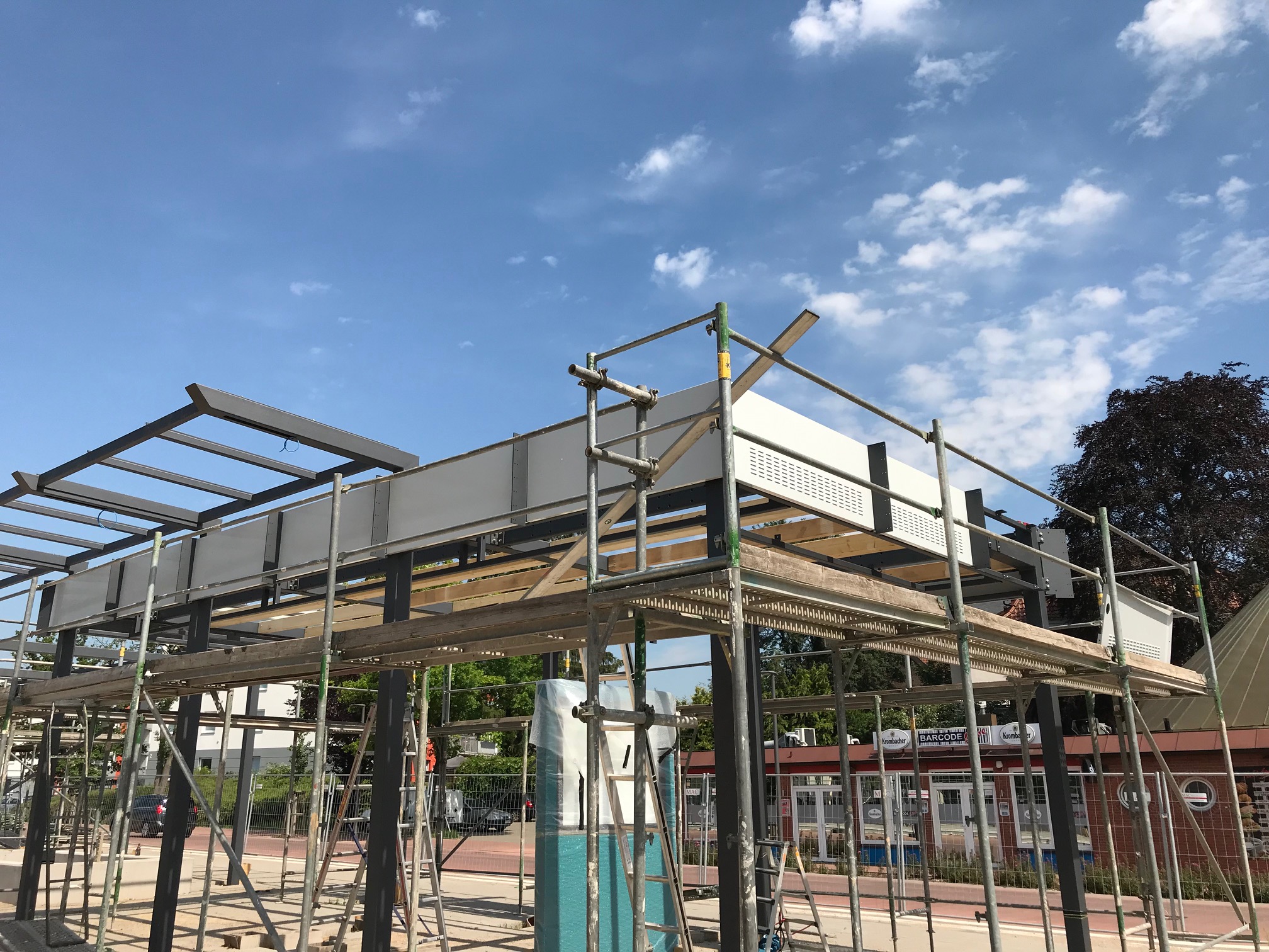 Busbahnhof Pinneberg Montage-Fortschritte