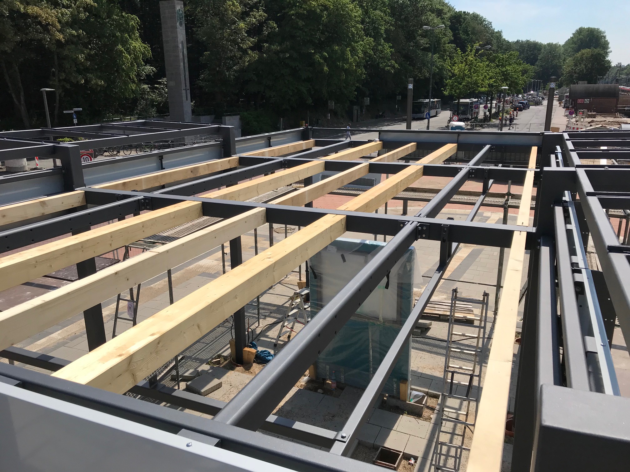 Busbahnhof Pinneberg Montage-Fortschritte