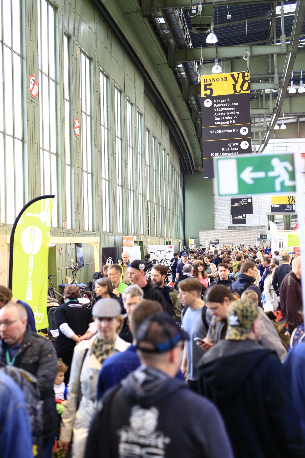 Historischer Hangar mit besonderem Charme am Flughafen Tempelhof