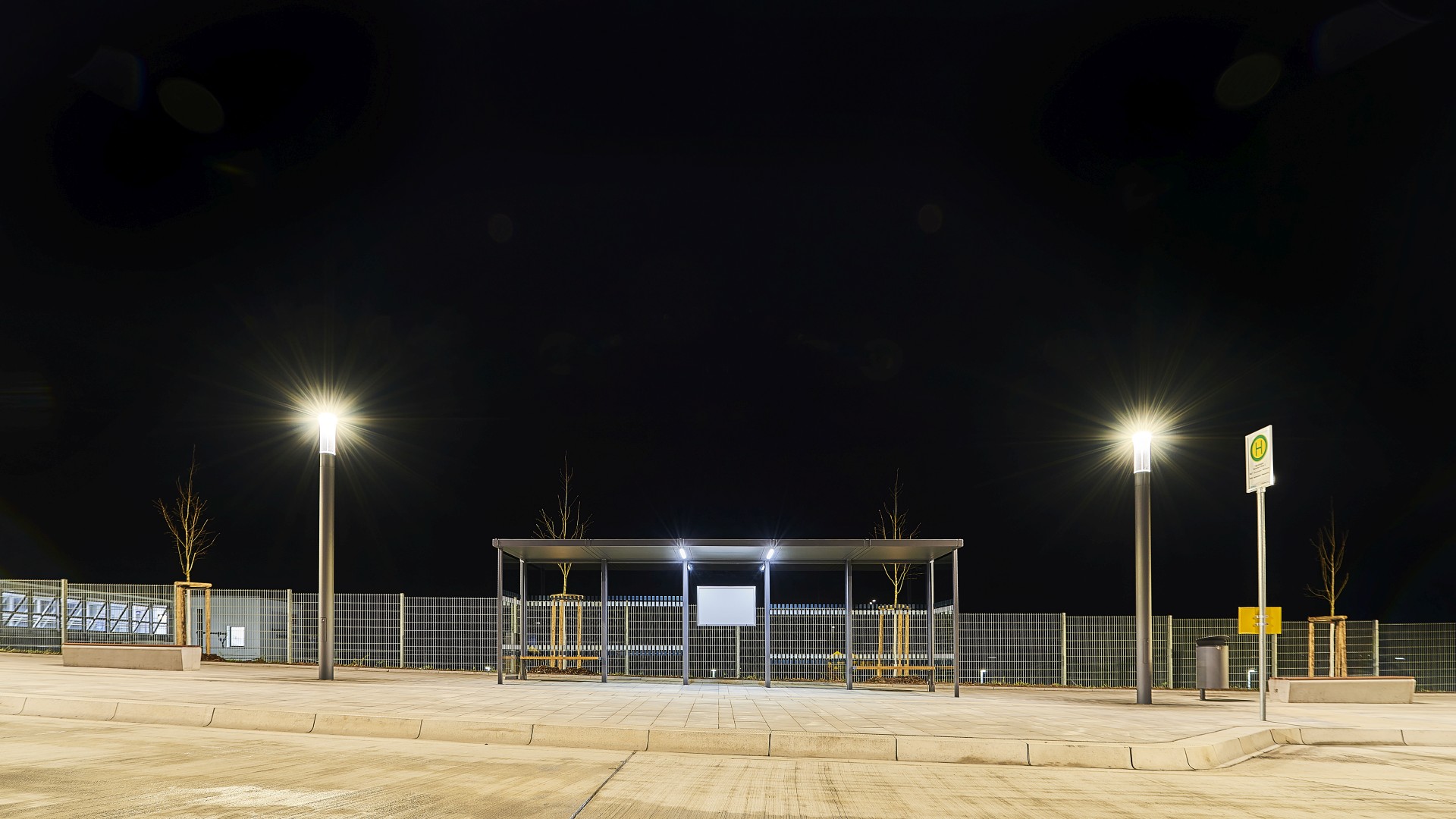 Buswartehalle Merklingen Bahnhof Schwäbische Alb bei Nacht