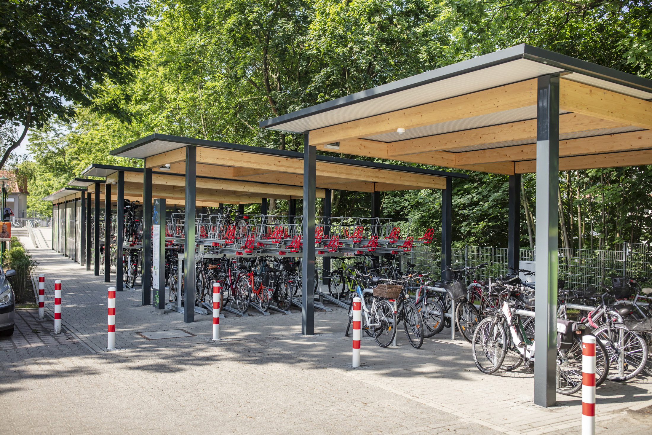 K27 Fahrradüberdachung von Kienzler Stadtmobiliar K23 Fahrradüberdachung von Kienzler Stadtmobiliar