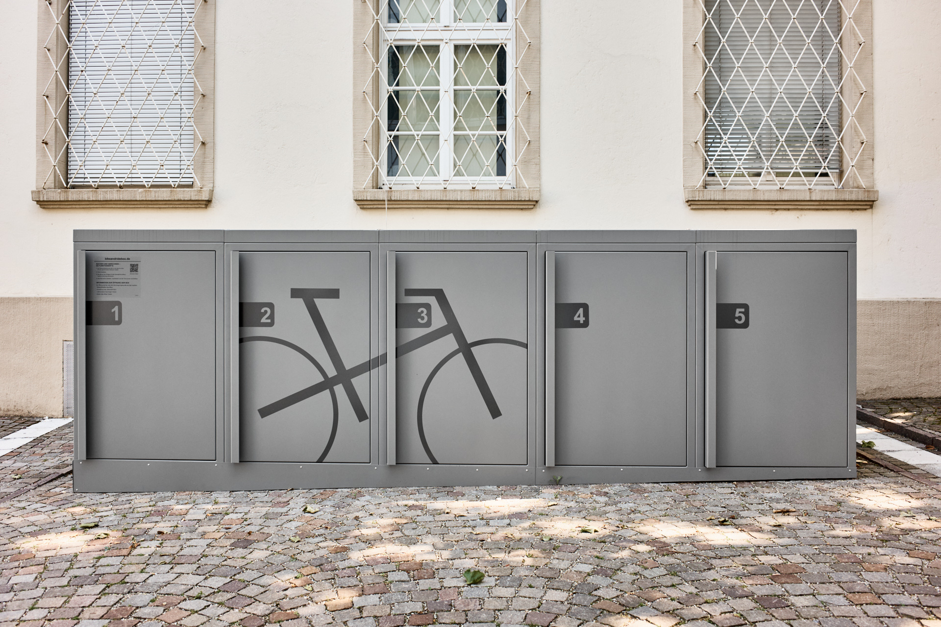 Einstöckige Bike and Ride Boxen von Kienzler Stadtmobiliar