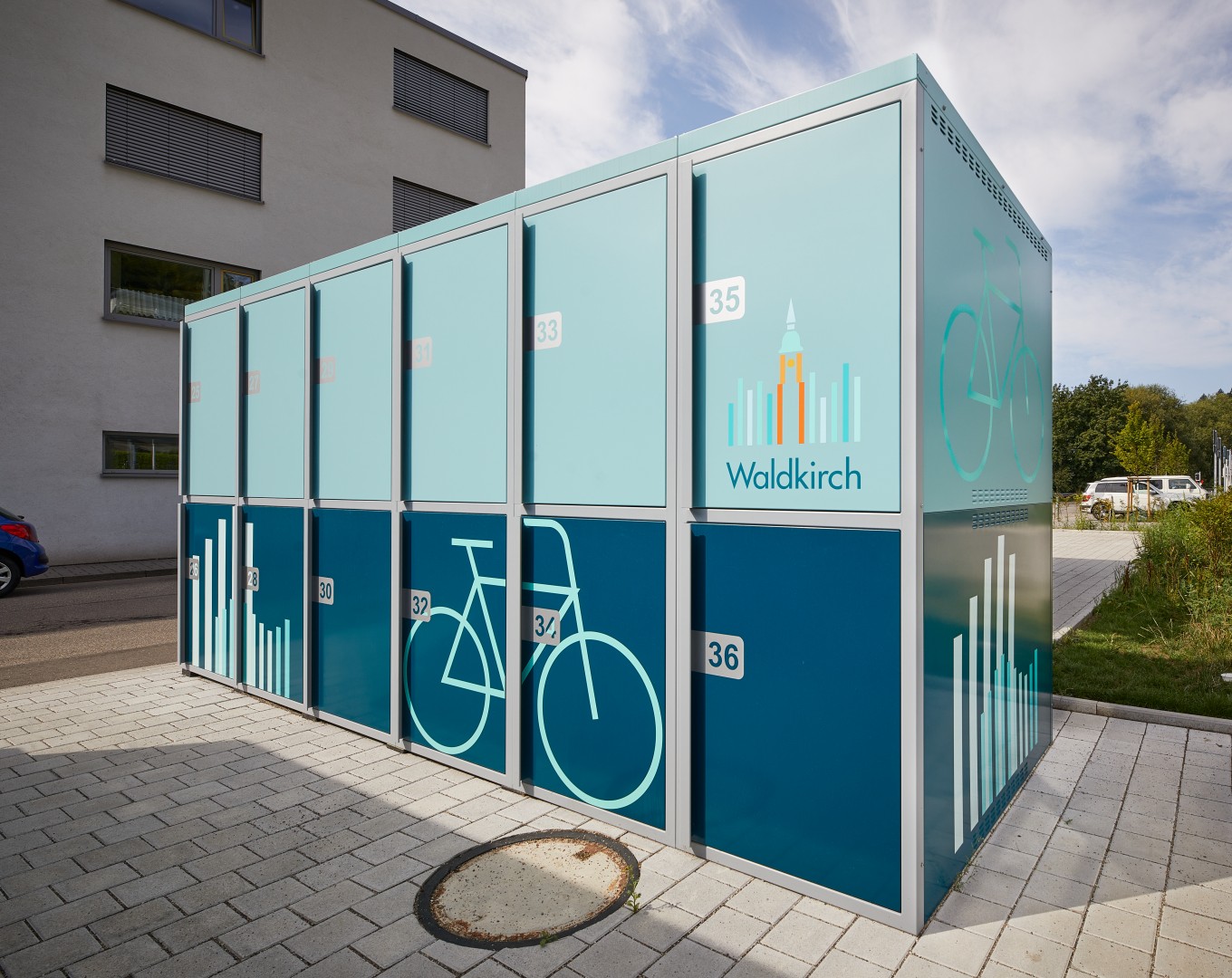 Doppelstöckige Bike and Ride Boxen von Kienzler Stadtmobiliar
