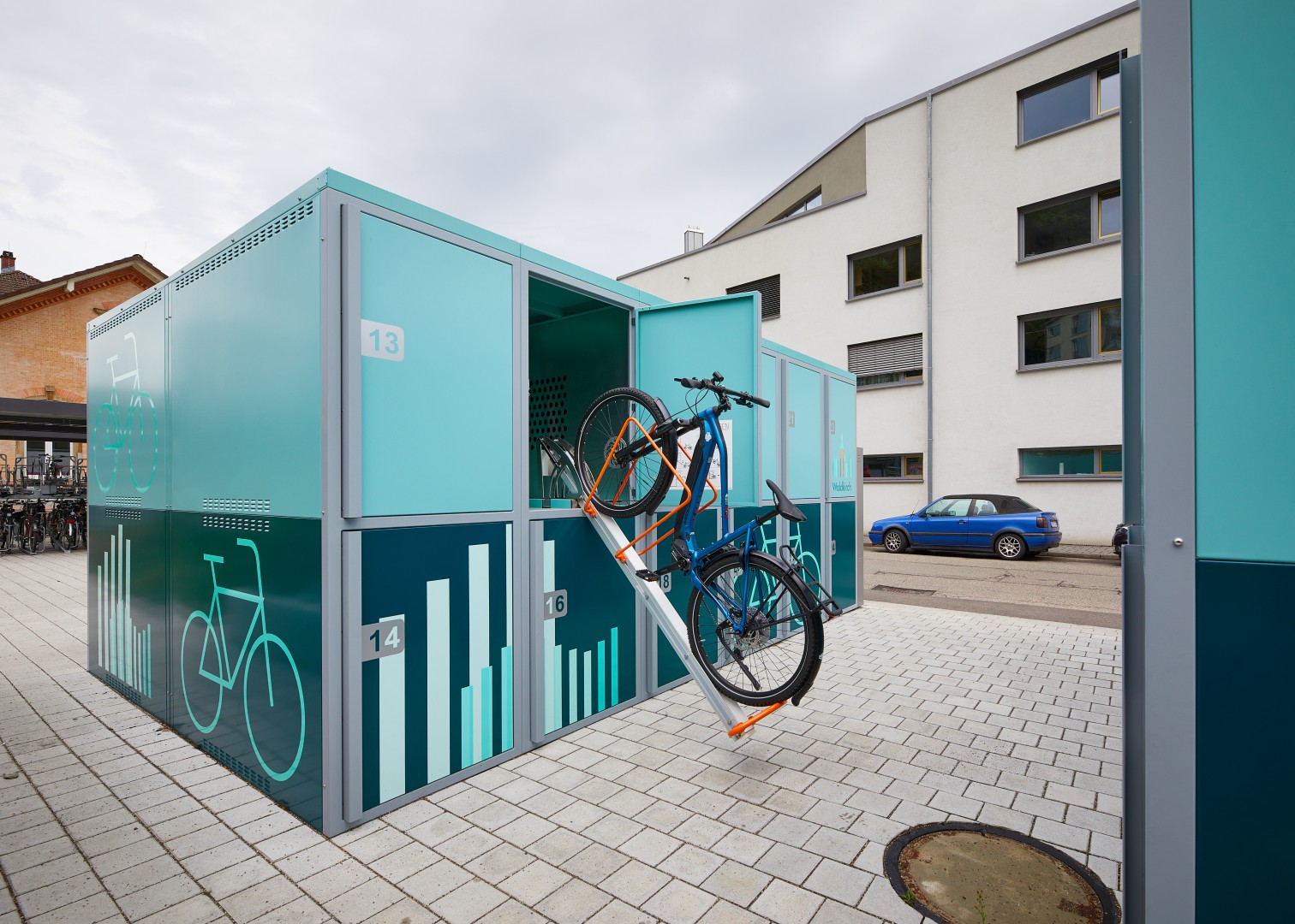 Doppelstöckige Bike and Ride Boxen von Kienzler Stadtmobiliar